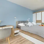 With A View Of The River, Pool And Sauna Appartement