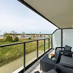 Appartement With A View Of The River, Pool And Sauna Dziwnów