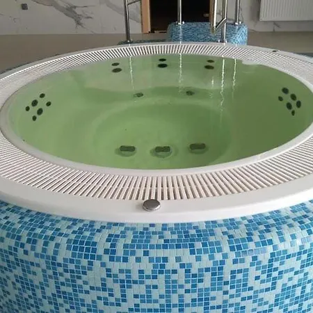 With A View Of The River, Pool And Sauna شقة *