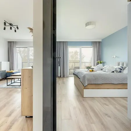 With A View Of The River, Pool And Sauna شقة